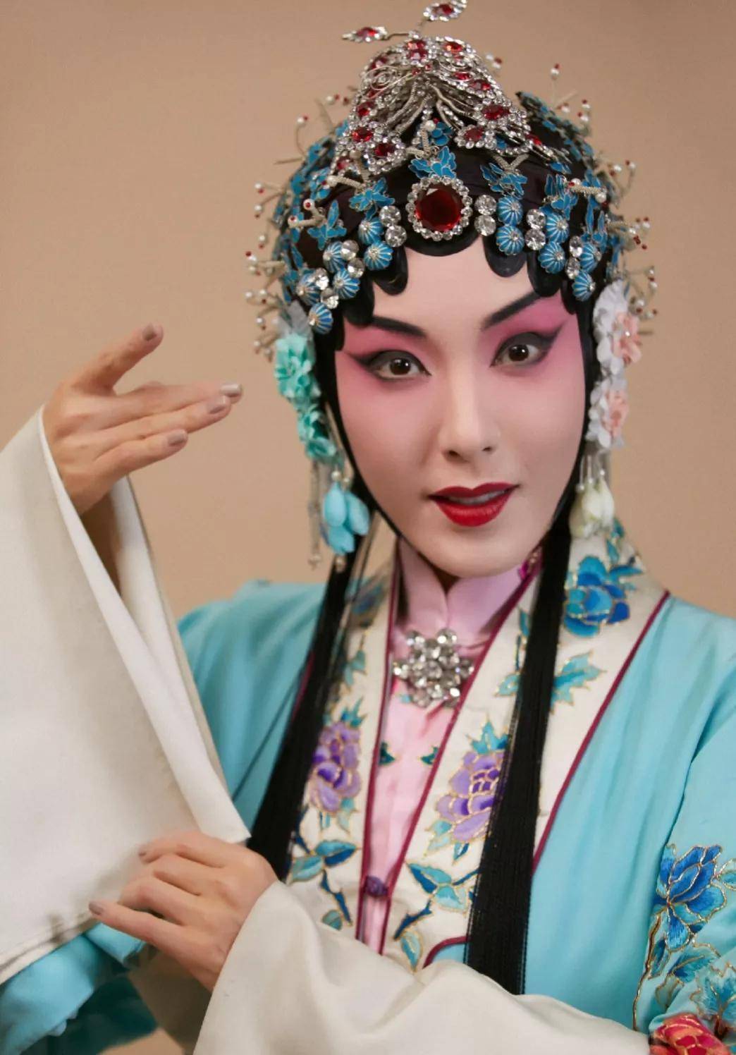 曾黎晒"戏装扮相",四大美女谁的戏服最美?_徐熙媛_宋茜_刘亦菲