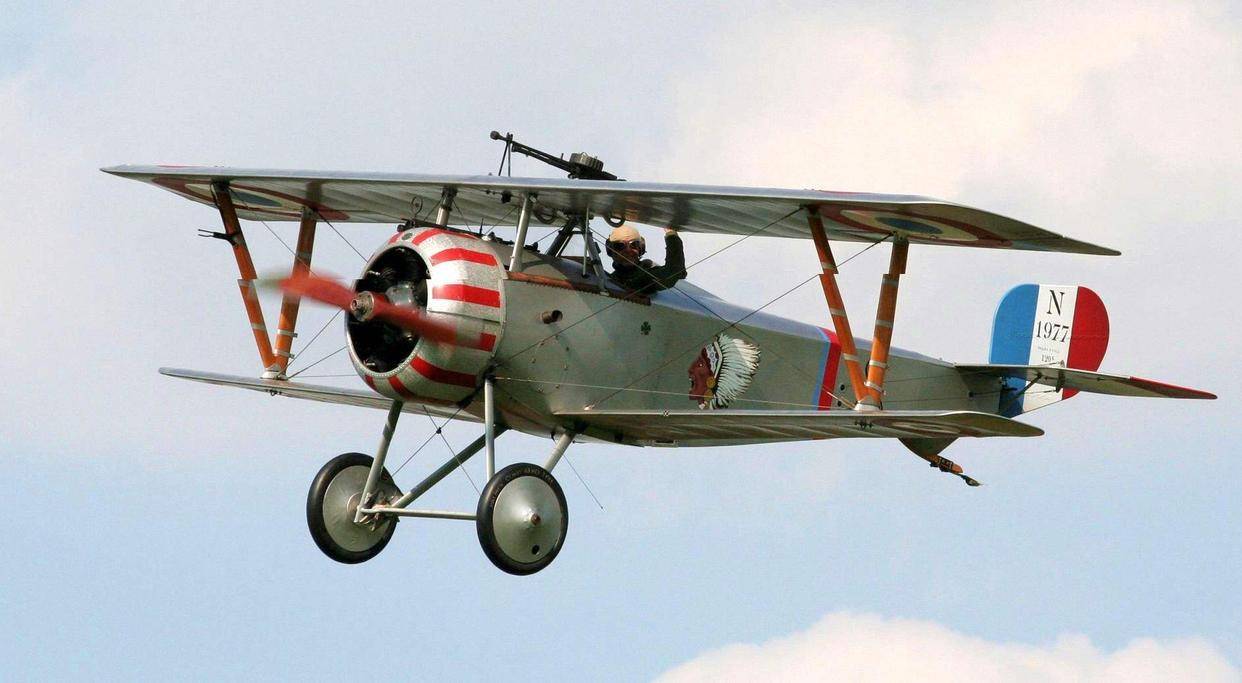 解析:20世纪初美国的莱特兄弟发明了飞机,1911年在意土战争中飞机被
