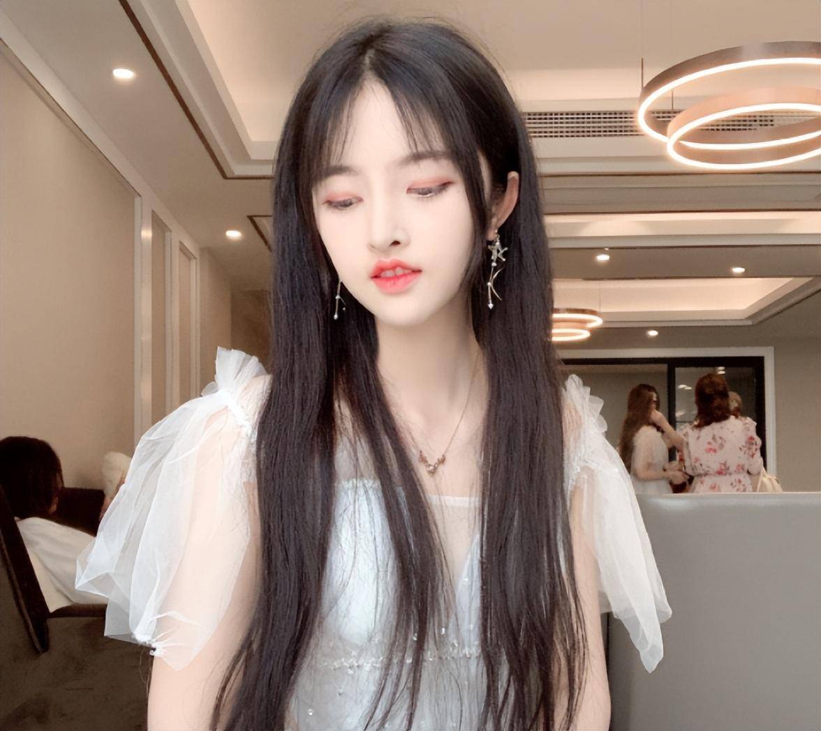 "次惑小仙女"后悔与四川可乐结婚,直言:初中毕业,算计不过他
