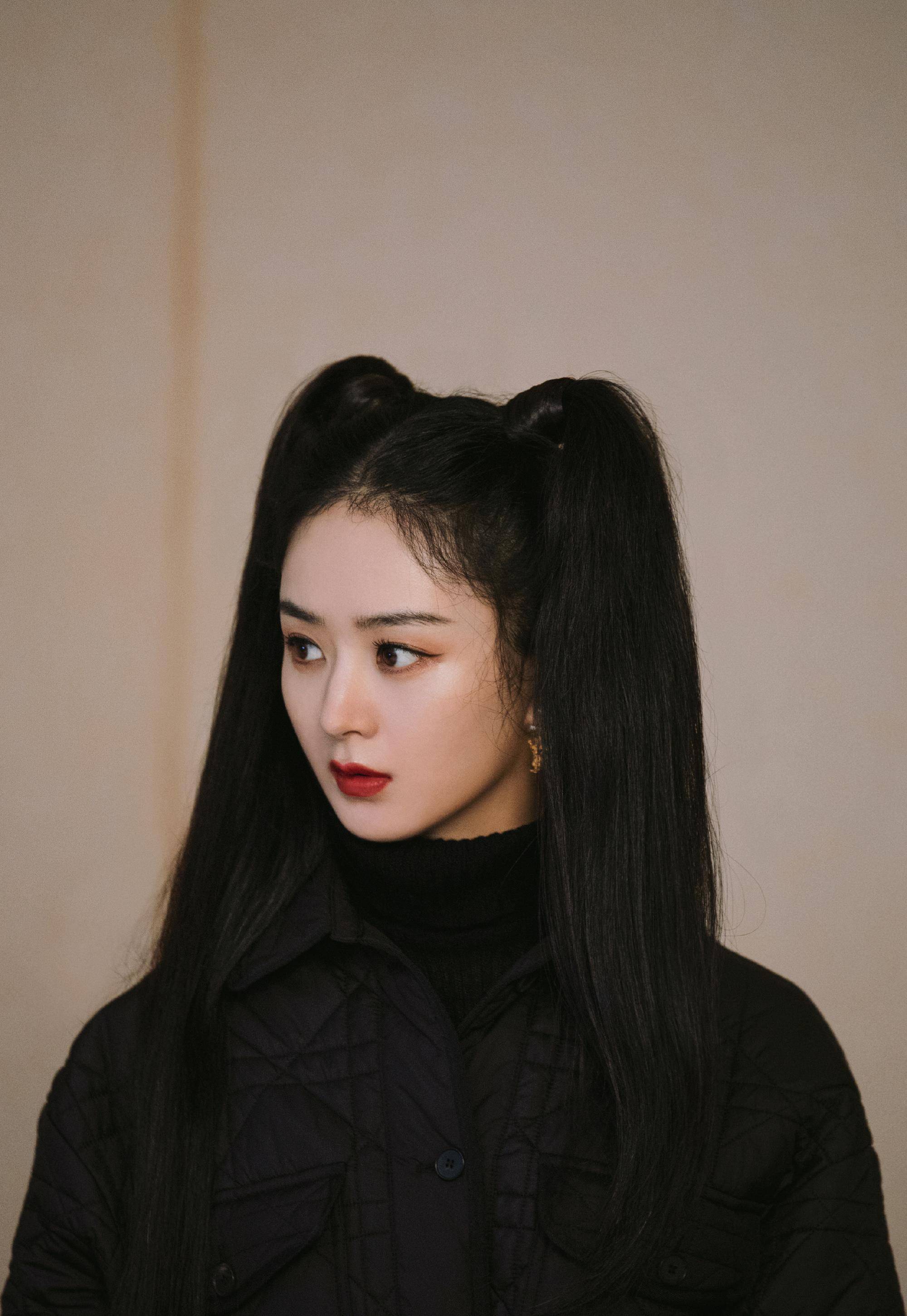 赵丽颖双马尾大片,穿黑衣扎双马尾,暗黑甜酷化身鬼马女神_造型_黑色