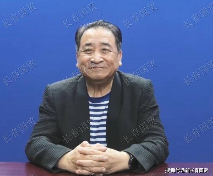 姜昆近照曝光,眼神疲憊髮際線後退 7 21b1f86f2da848c3ad723015d274fd76