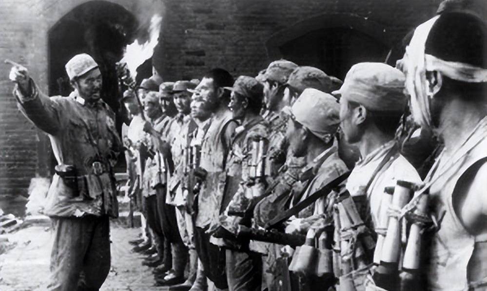 87年,蒋经国看完一部电影后潸然泪下:允许台湾老兵回大陆探亲