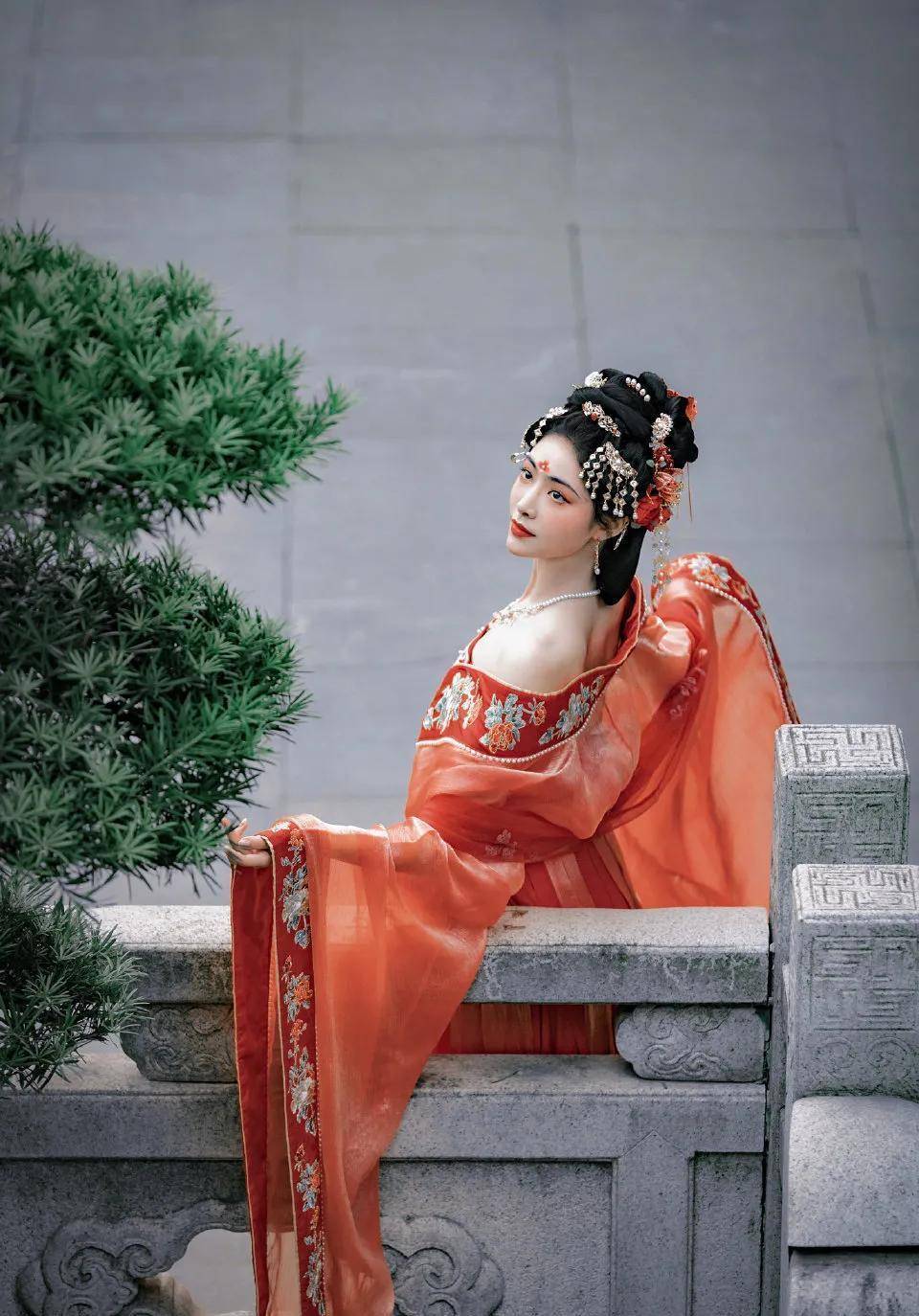 许佳琪红衣美人国风大片