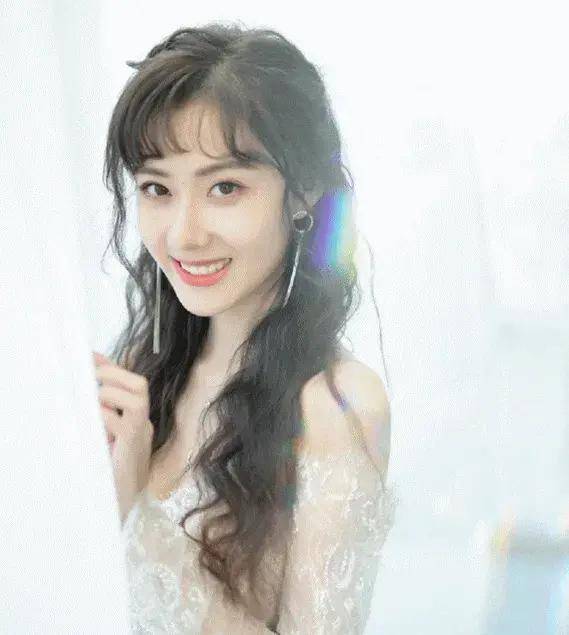 谁还记得《铠甲勇士》怪兽马灵灵吗?穿上半体服,美到认不出!