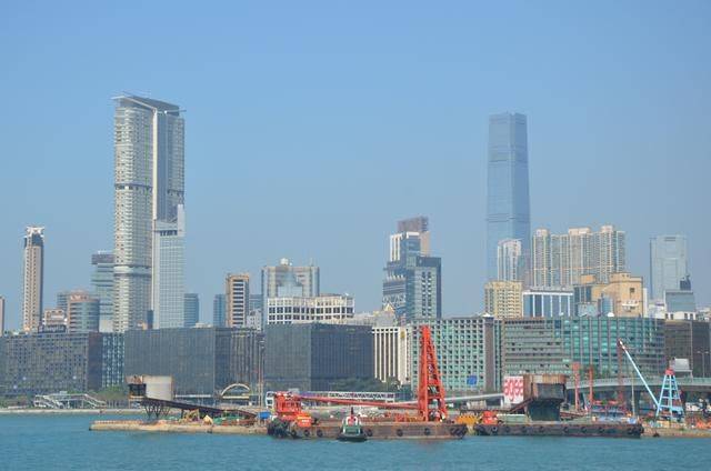 来香港一定要做一次天星小轮，门票两块多，却可以感受到绝美海港