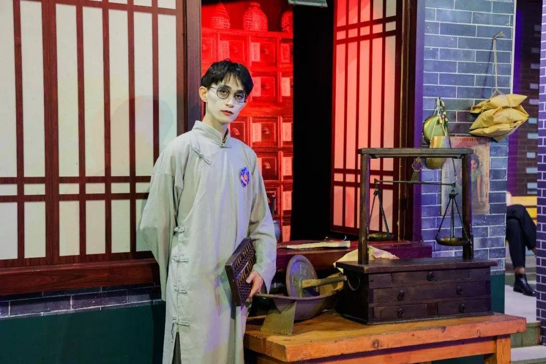 >>>大片级布景,让你过足戏瘾「北洋诡界·梦回民国」高颜值npc坐镇,来