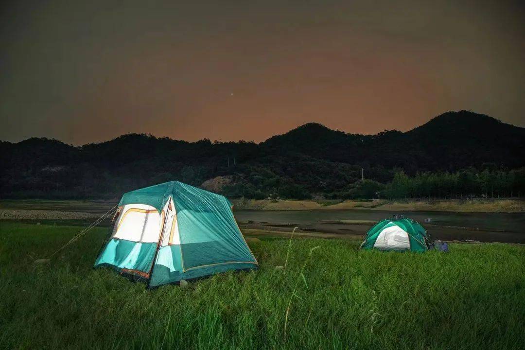 "露营热"从远方的星空旷野蔓延到"家门口"的公园草地,星光公园,头陀