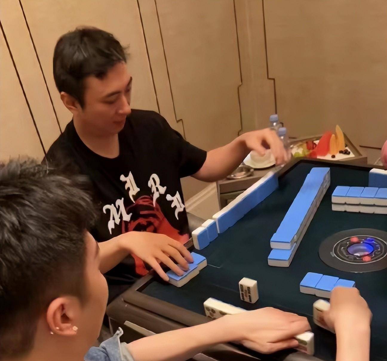 王思聪打麻将画面曝出!
