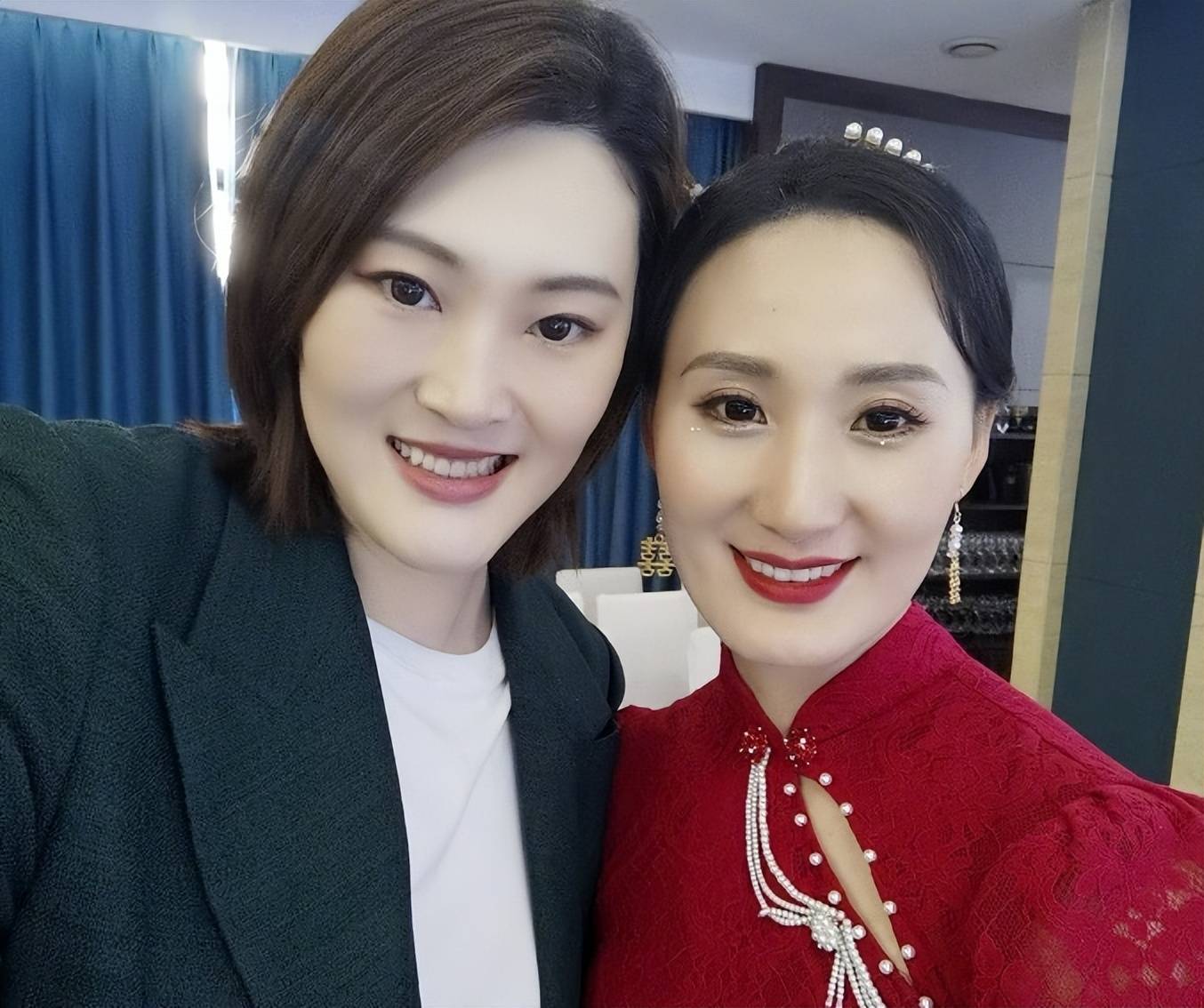 王一梅成为了辽宁女排总经理,近期参加了辽宁女排主攻手李曼结婚,李曼