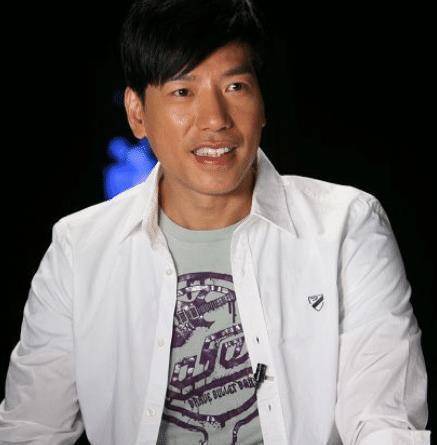 里的乌鸦哥,戏中与生活中反差巨大,56岁至今未婚_张耀扬_角色_作品