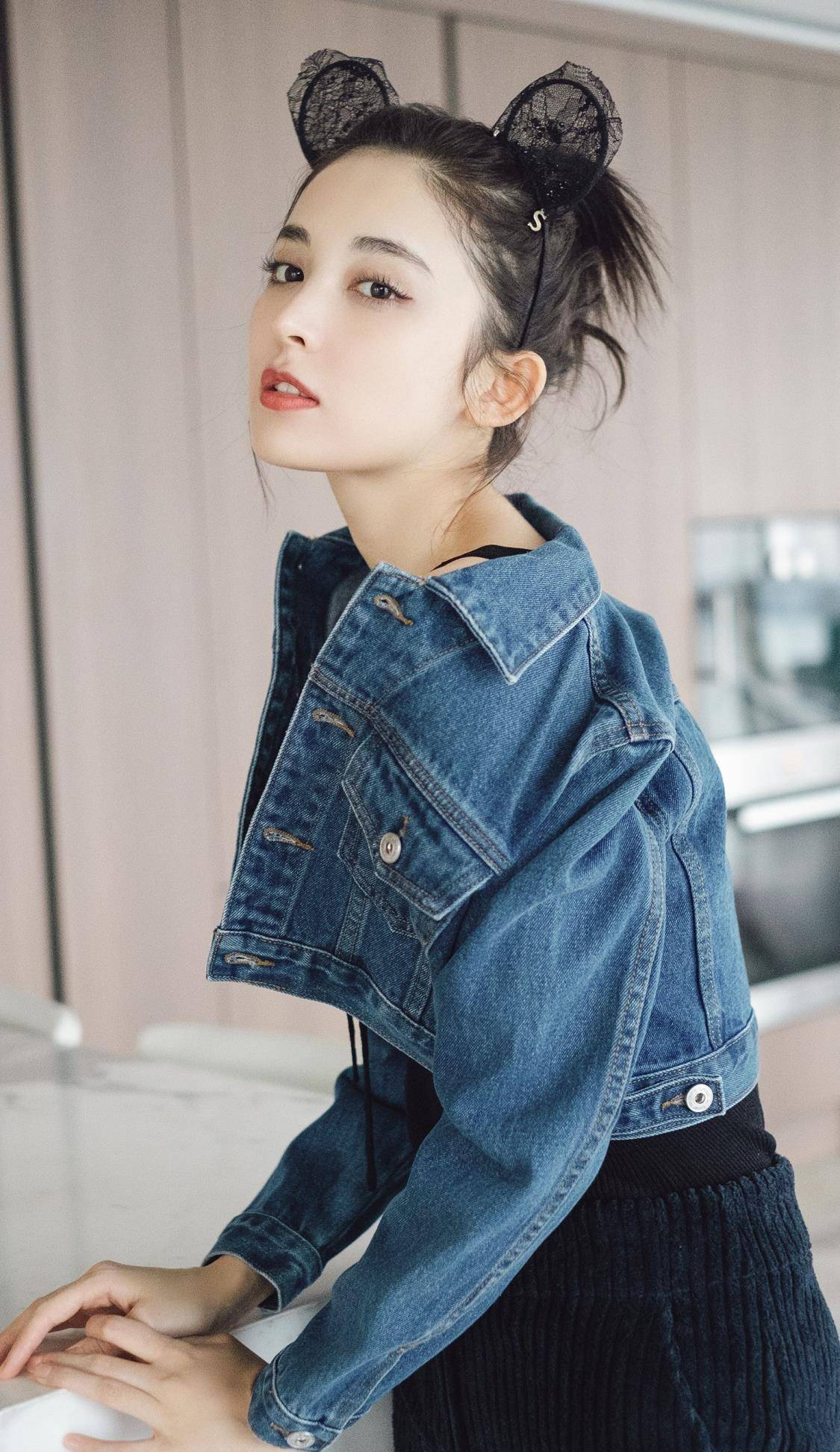 新疆出生的4位女明星,每个都漂亮至极,最后一位简直是仙女_迪丽热巴