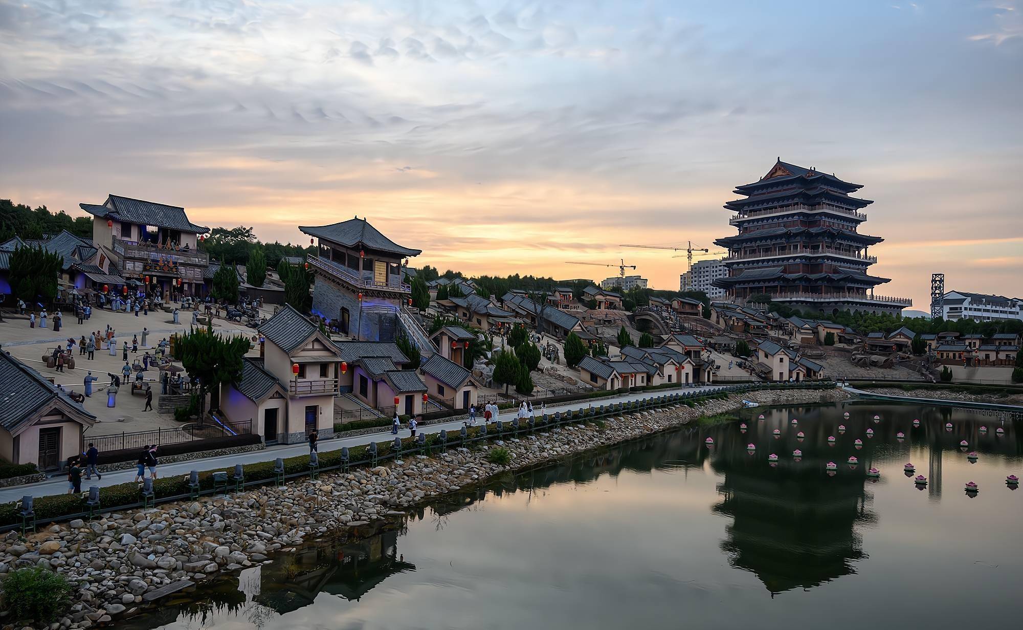 安徽私藏了一座"清明上河园",人造景点门票100,值得去吗?