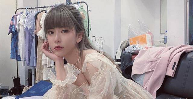 秒杀颜值区女主播,粉丝:周姐除了嘴不行,别的都不虚_lunar_mikuya