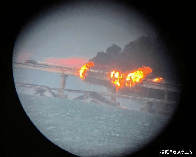 克里米亚大桥垮塌！乌克兰自杀性卡车炸弹爆炸：引爆俄军油罐列车