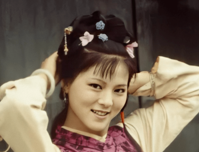 《红楼梦》:一度短暂上位的四儿,最后为何又惨被驱逐?