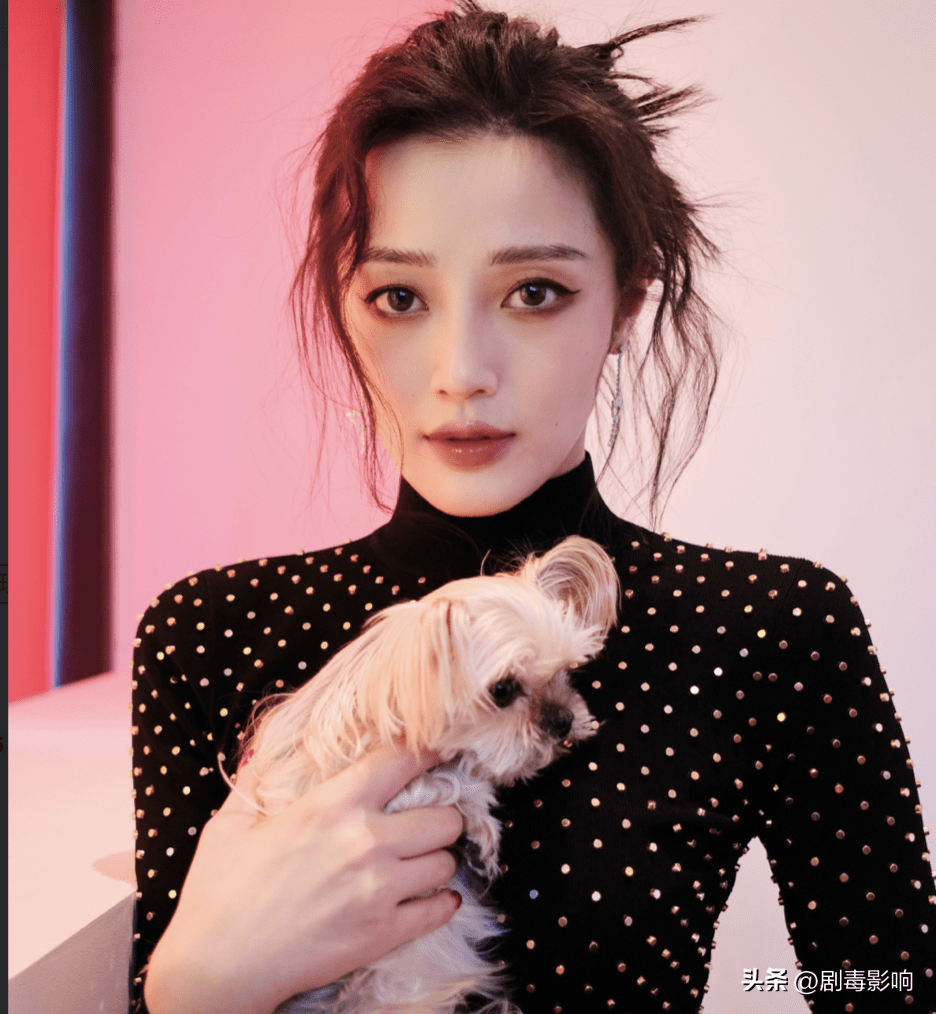 《底线》4位女性,叶芯是"愣头青",王秀芳上演"欢乐喜剧人"_王莎莎