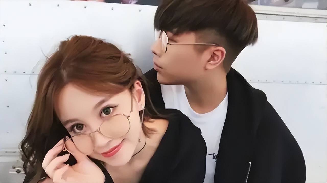 卢本伟与赵梦玥分手,网友该骂谁?_吐槽_事情_动态