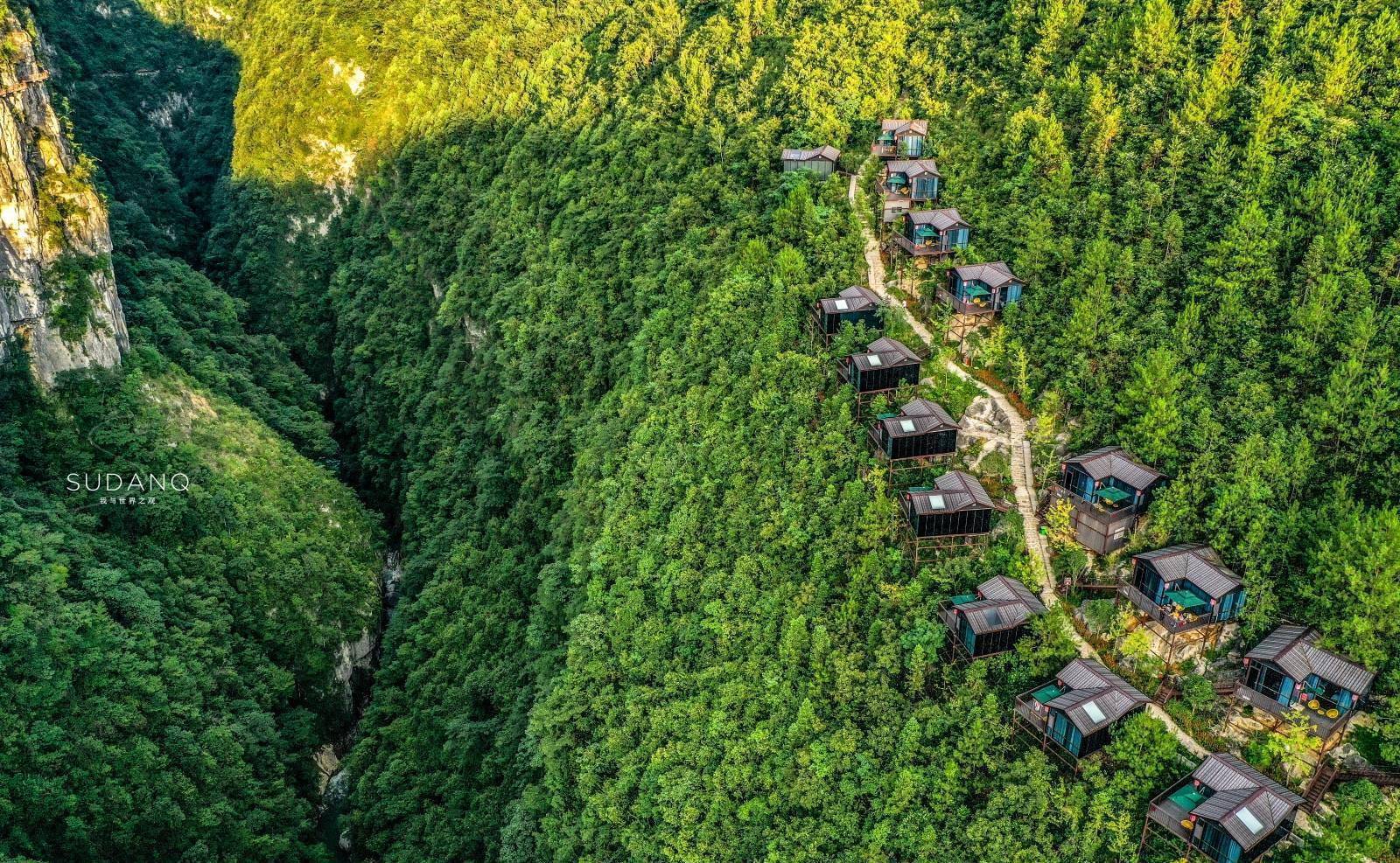 但像地心谷崖·舍这样依循自然地貌,挑战设计风格的酒店还真是头一