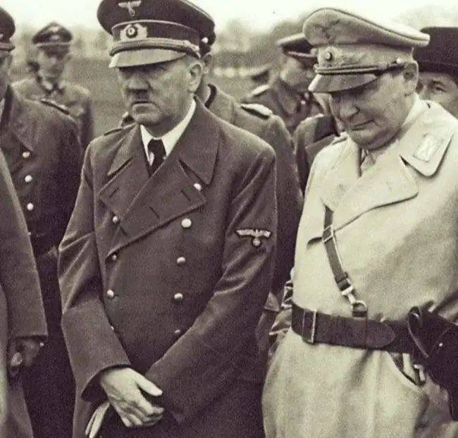 希特勒死前为什么委任邓尼茨掌管德军？1945年5月23日邓尼茨被捕