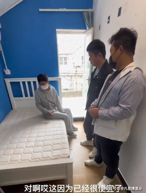 上海3小伙合租小单间，被问一张床怎么睡，小伙回答好笑又心酸