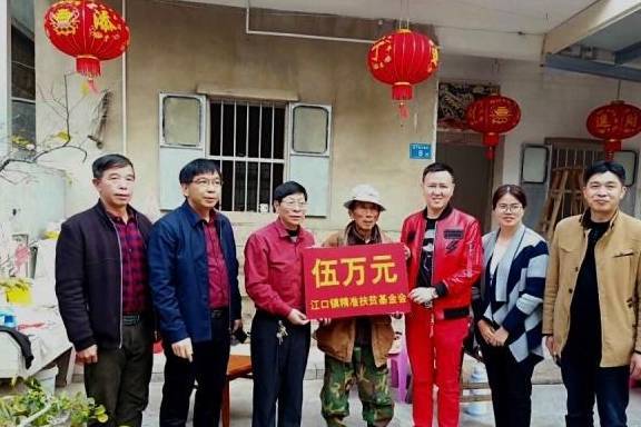 福建男子去年包下鱼塘,今年春节回乡全村600人免费分鱼吃_关炜楠_家乡