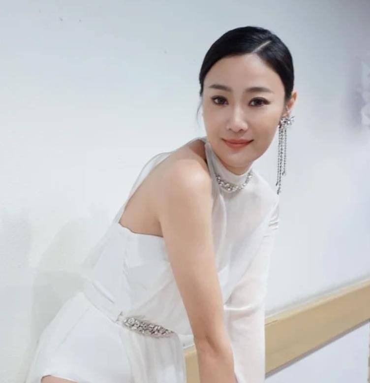 朱智贤上节目现真身双目无神又变脸 网民直呼认不出_五官_漂亮_公司