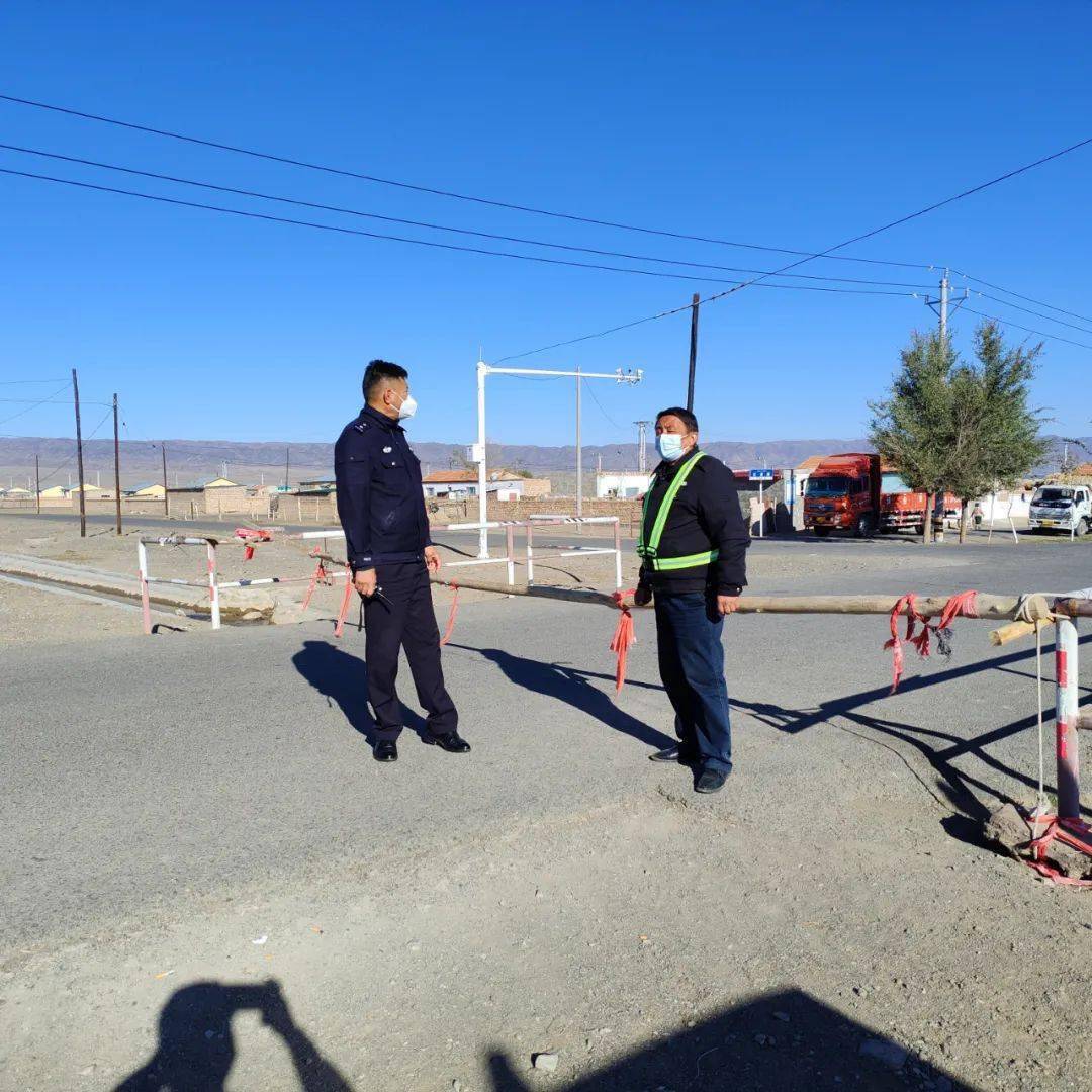 近日,面對嚴峻的疫情防控形勢,塔城地區托里縣公安局庫甫派出所全力以