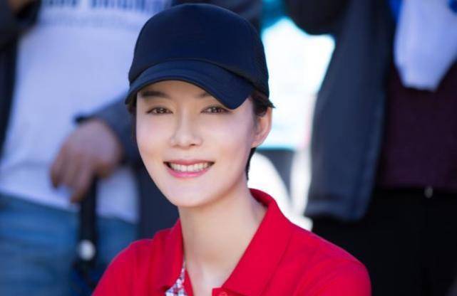 没多久李兆会就开始追求车晓,平时除了给她送礼物,还会带她打高尔夫球