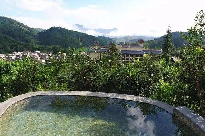 超值纯玩！泡贺州西溪森林温泉啦！山顶无边际泡泉.无限次露天温泉.更有100米无边际泳池！_地热_大山_乡村