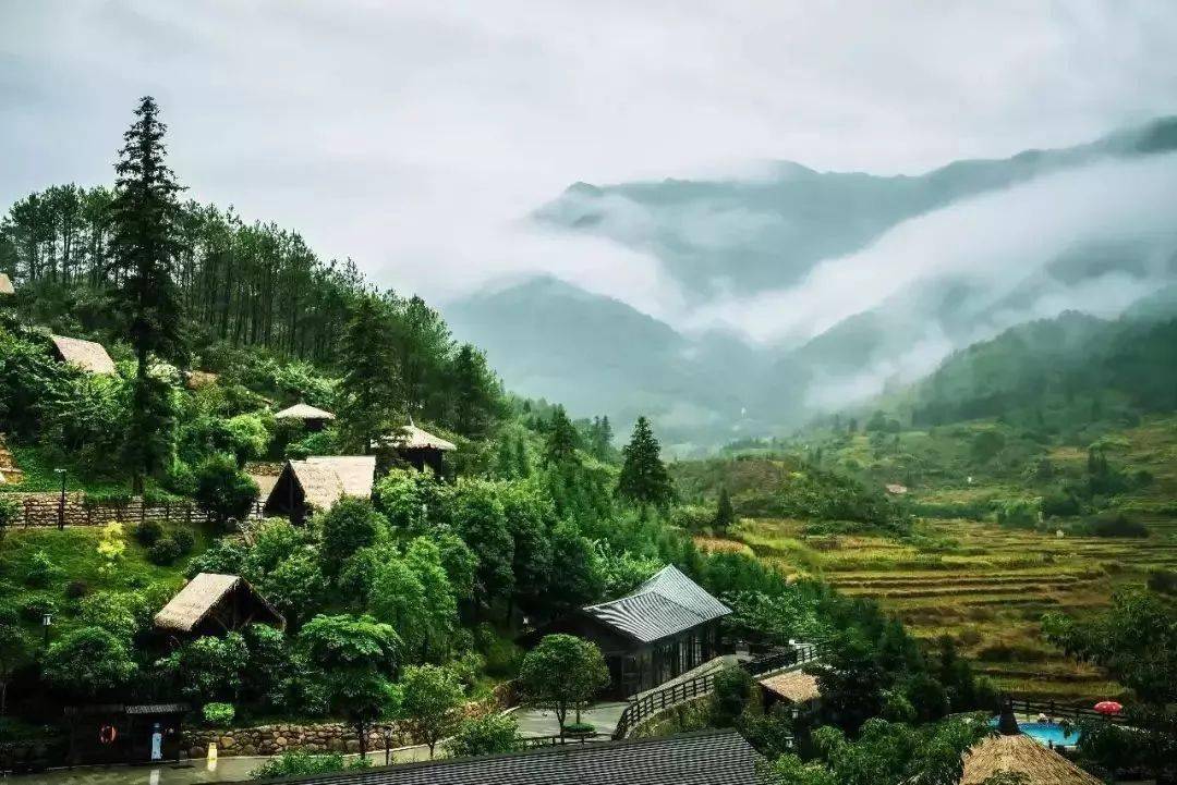 超值纯玩！泡贺州西溪森林温泉啦！山顶无边际泡泉.无限次露天温泉.更有100米无边际泳池！_地热_大山_乡村