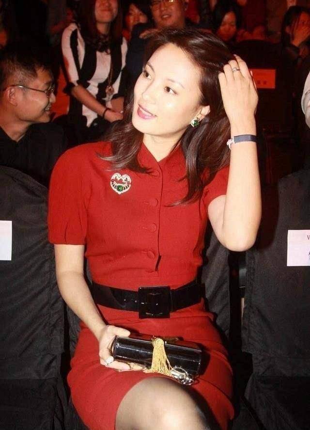 刘芳菲低调迎45岁生日,知性优雅,无惧变老,因遇人不淑单身至今_视频