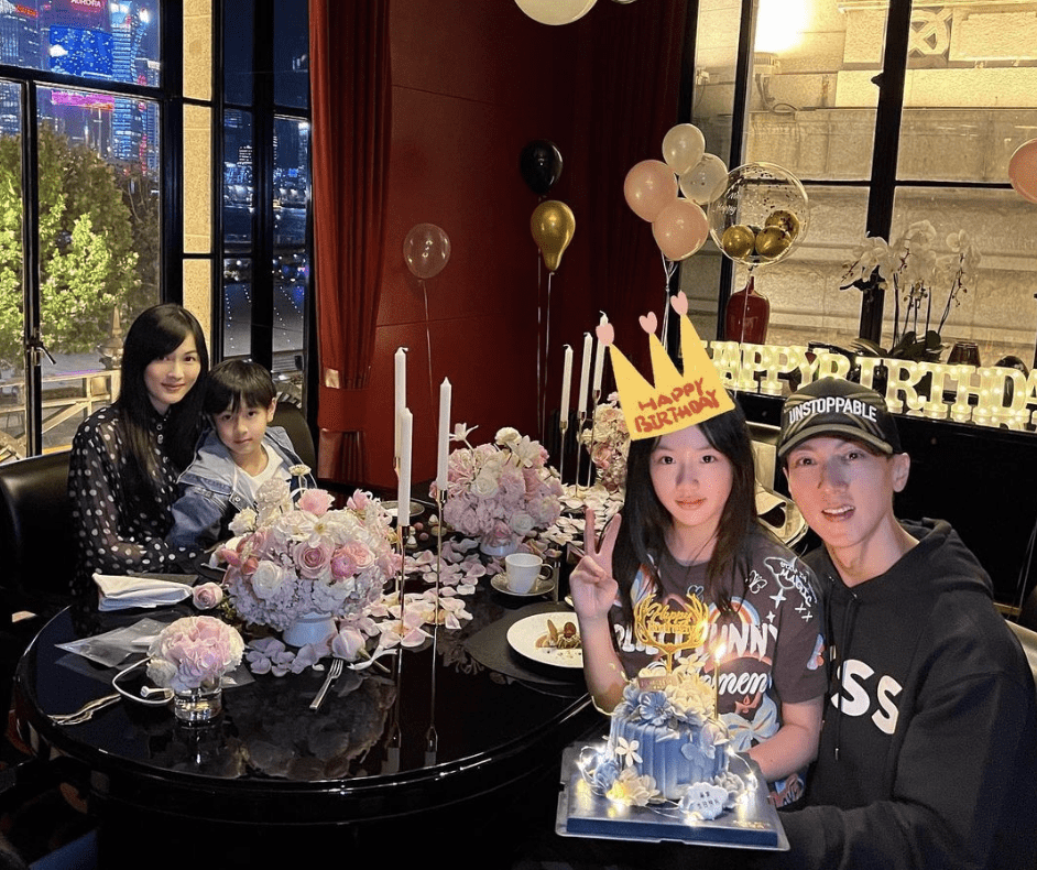 自制蛋糕夜游黄浦江,曾与妻子同一产房出生_neinei_林丽吟_生日