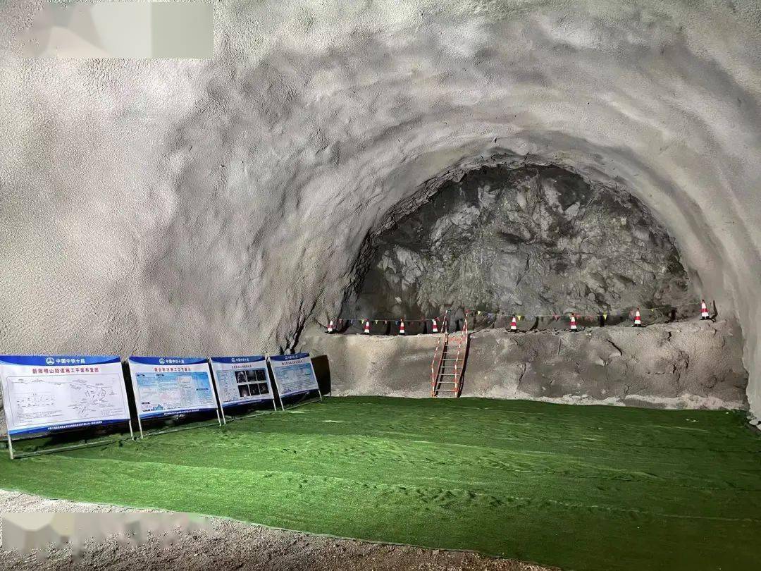 承建龙龙铁路福建段唯一一条燕尾式隧道顺利贯通_施工_阳明山_既有线