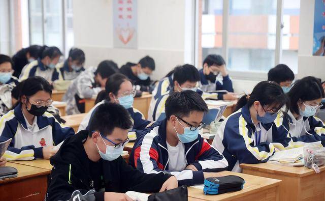 江苏一地新增感染者,中小学全面开启线上教学由于江苏连云港墟沟出现