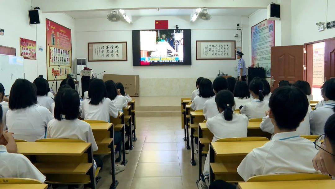 法治宣传进校园活动走进广宁县文杰中学_法律_防范_师生