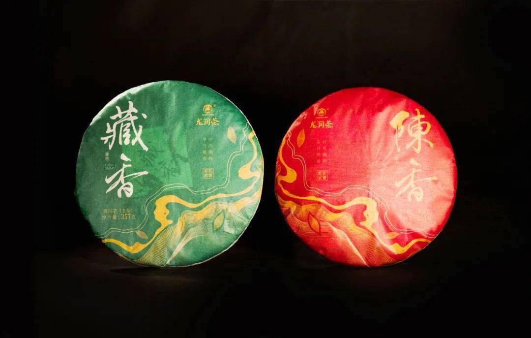 精选原料,经过制茶大师的匠心拼配,而制成香气馥郁,陈香纯正的普洱茶