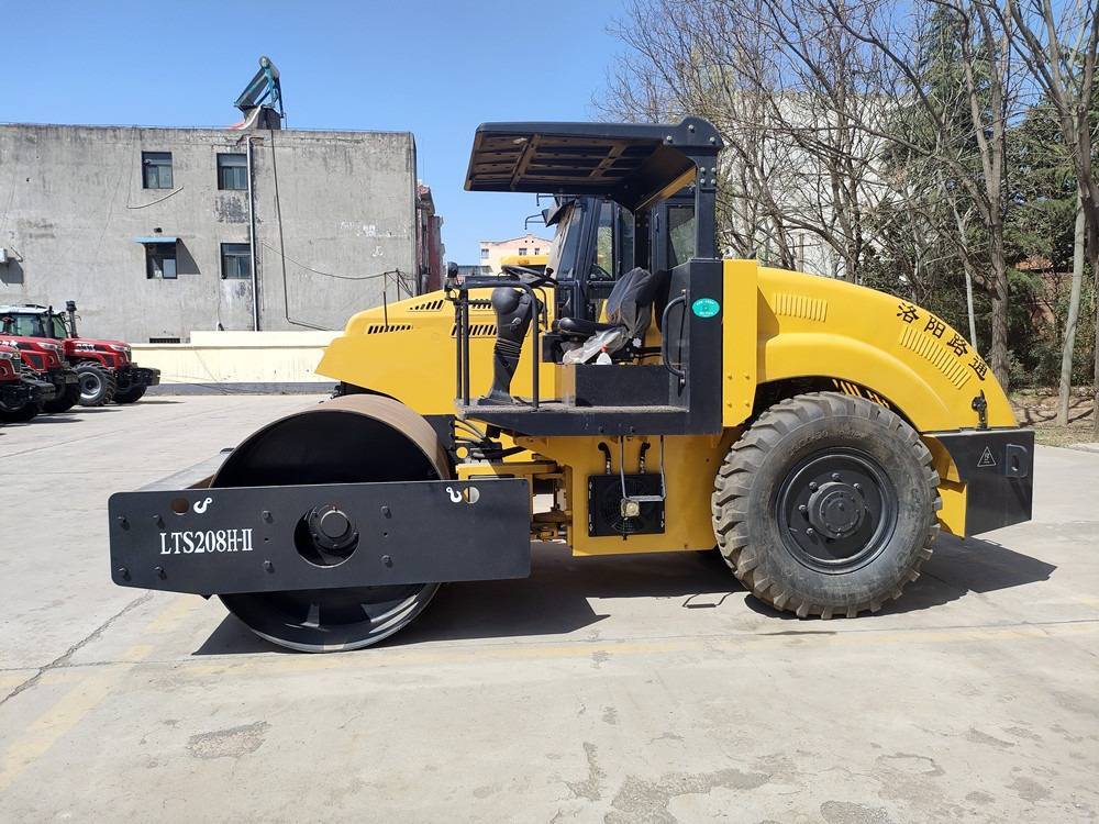 好看又好开的8吨单钢轮压路机!