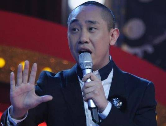 白凯南为挣快钱"丢下"贾玲,现状令人唏嘘,网友:太高估自己了_舞台