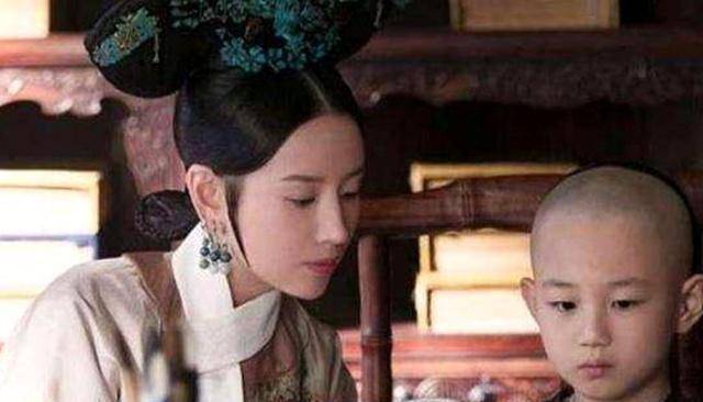 他是乾隆的长子，参加葬礼时被剥夺继承权，后代成为最后一任皇后_永璜_弘历_生母