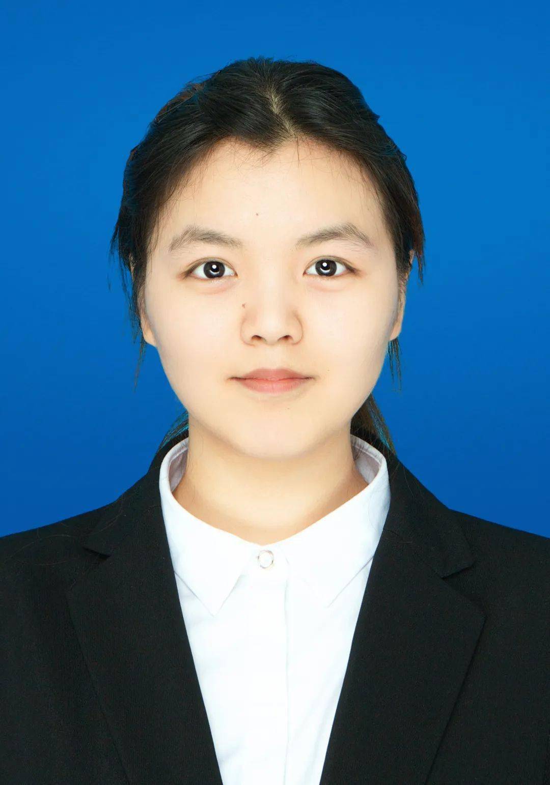 姓名: 梁舒雅政治面貌:共青团员本科专业:通信工程综合排名:24/173