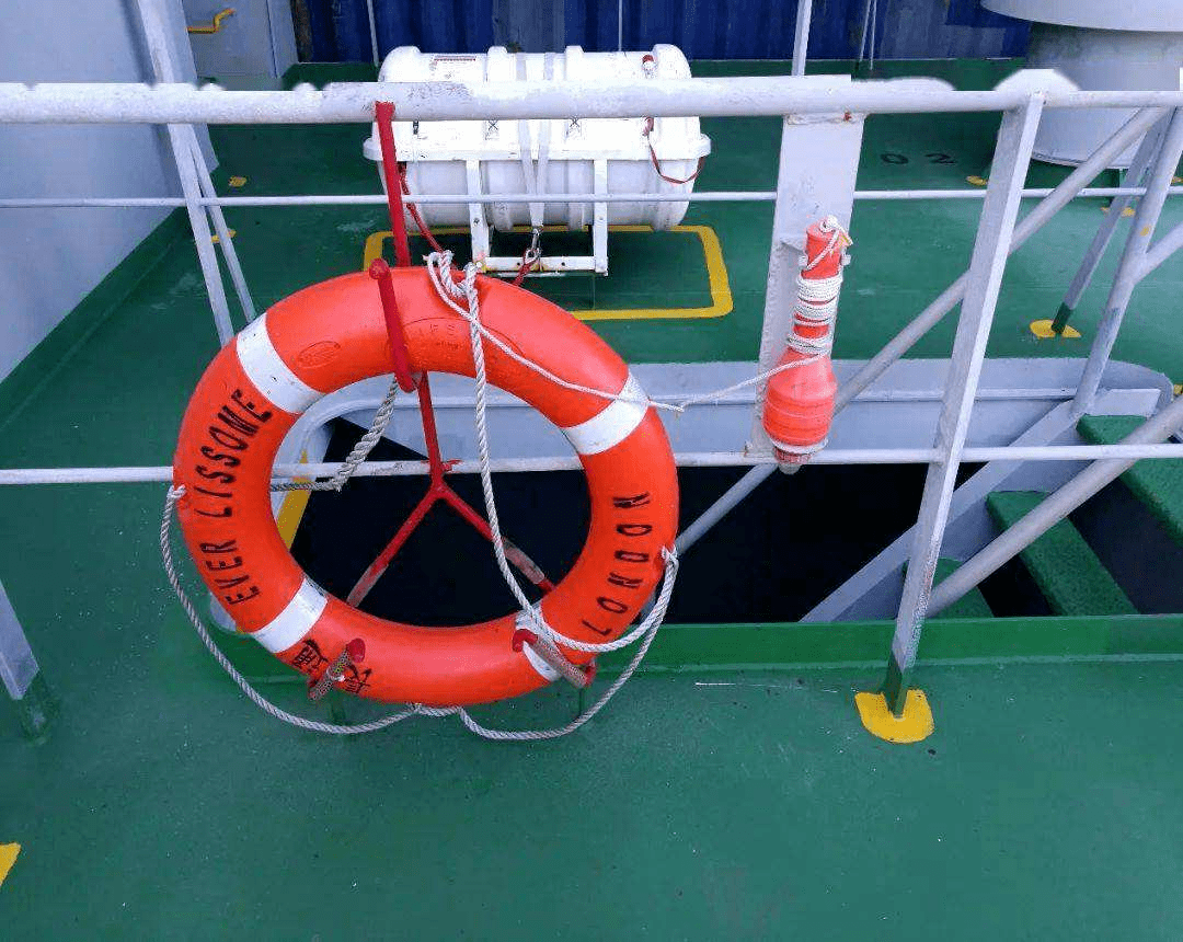 个人救生设备指南,请查收 !_救生圈_救生衣_亮灯