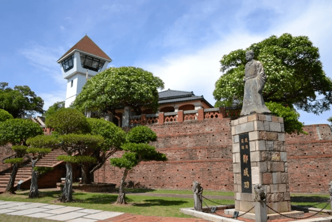 安平古堡城郭遺址在黃昏時與落日互相輝映之景,被稱為