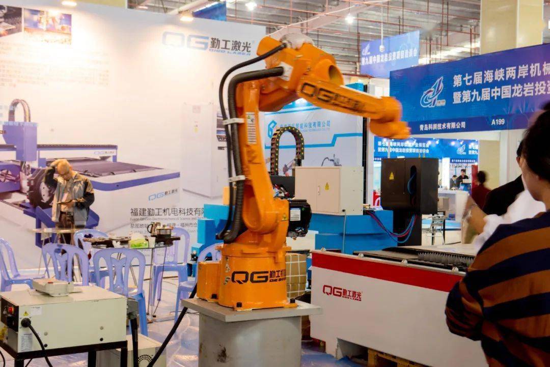 以"两岸携手合作,投资龙岩共赢"为主题的第十二届海峡两岸机械产业