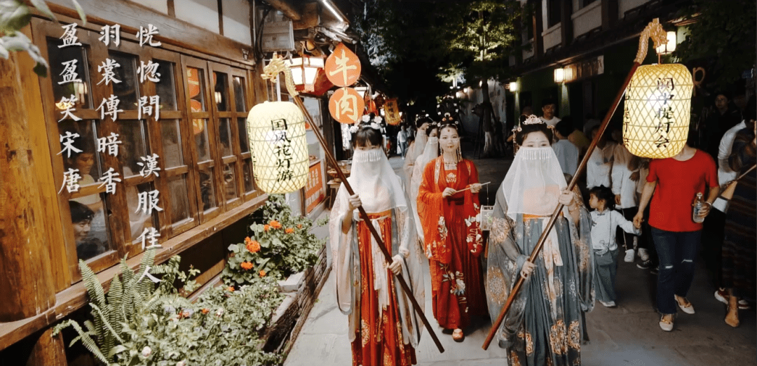 张飞巡城,状元游街汉服佳人羽裳传暗香,盈盈笑宋唐阆中的热闹和繁华