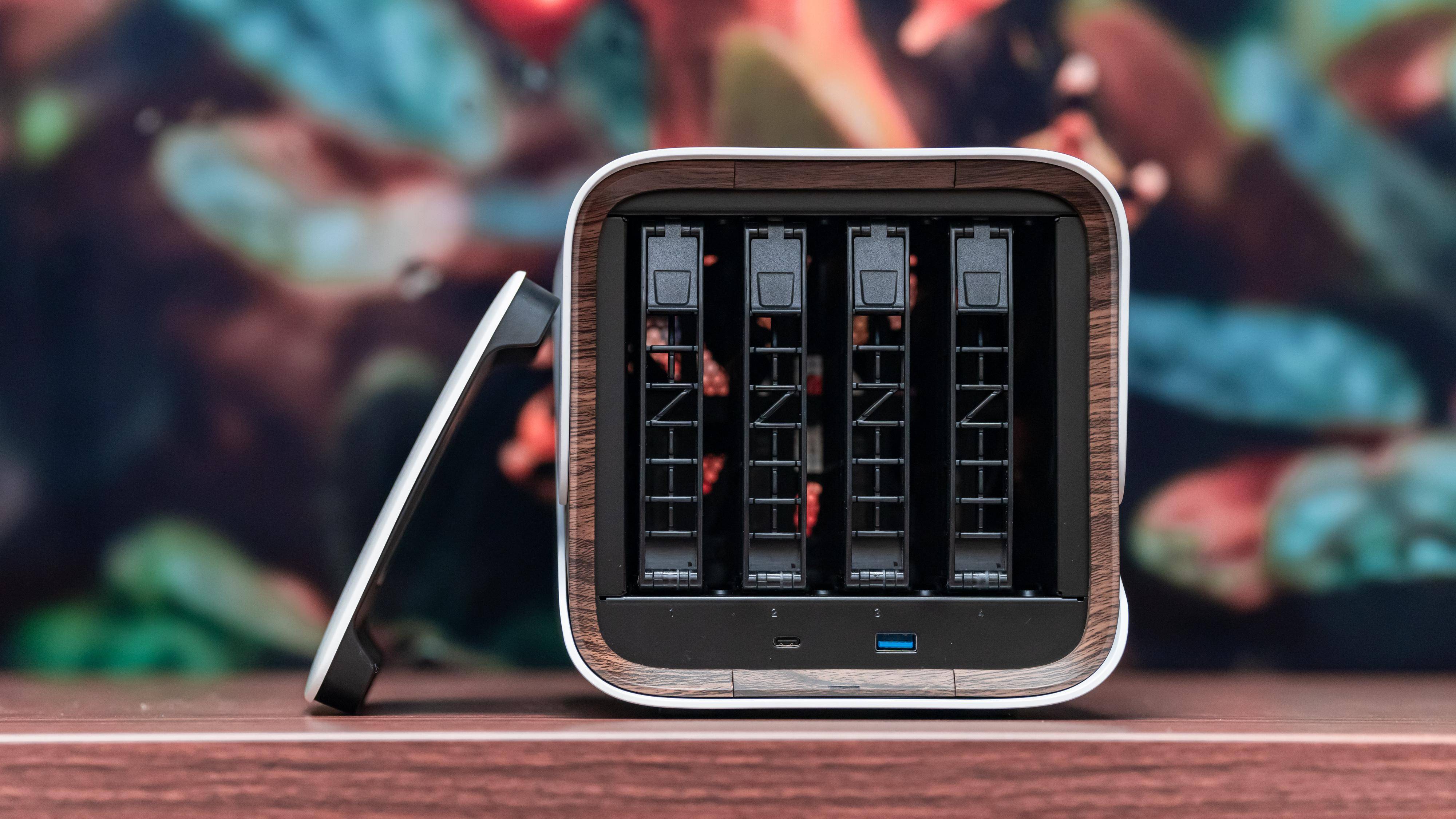 极空间 Z4S 体验：影视信息搜刮 + AI 相册管理 + 全局内网穿透