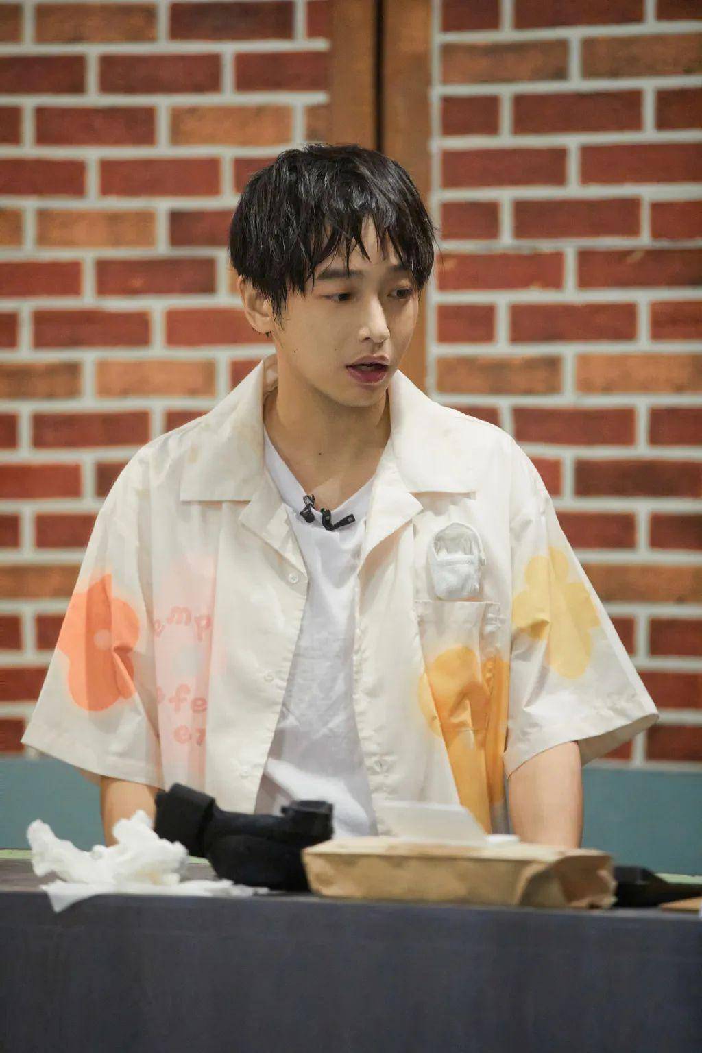 王嘉尔_资源_彭昱