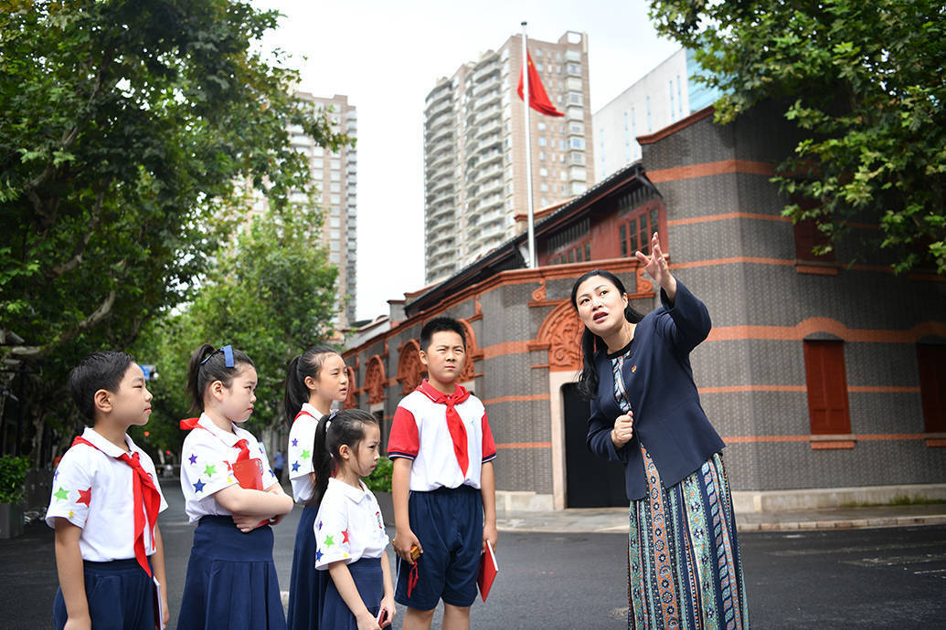 小讲解员为荣,卢湾一中心小学二年级学生,患有脊髓性肌萎缩症的邹维洛