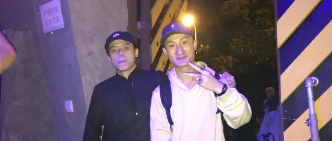 好家伙!法老带头“RIP”Buzzy,还祝他婚礼司仪是丁真!!_说唱_riping_合作