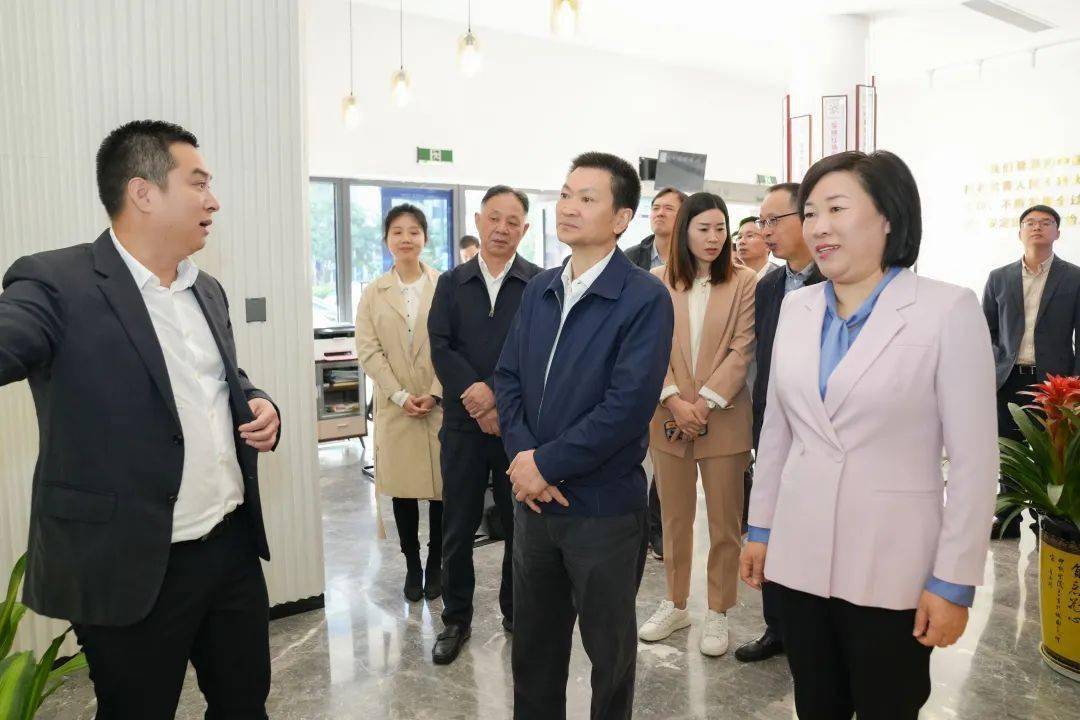 市人大常委会副主任戴建平进仓前街道人大代表联络中心站开展活动