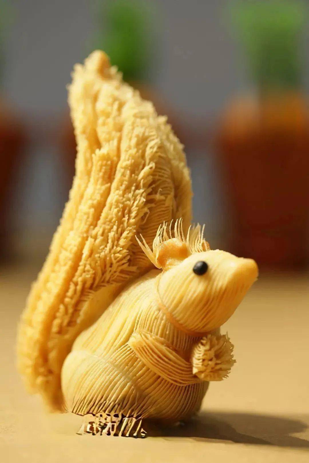 把狮子炸活的"面点诗人",超逼真不忍下口!_武杨_面塑_醒狮